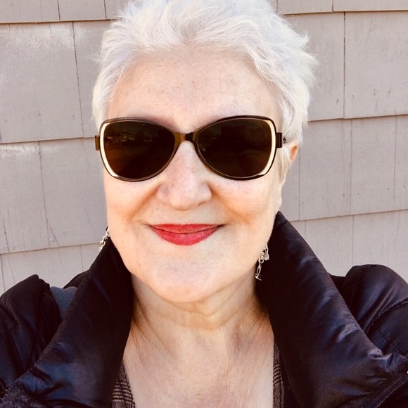 Meet your Posher, Suzanne - Picture 2 of 3